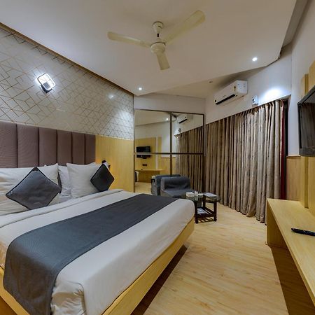Hotel Surya Executive Solapur Exterior foto
