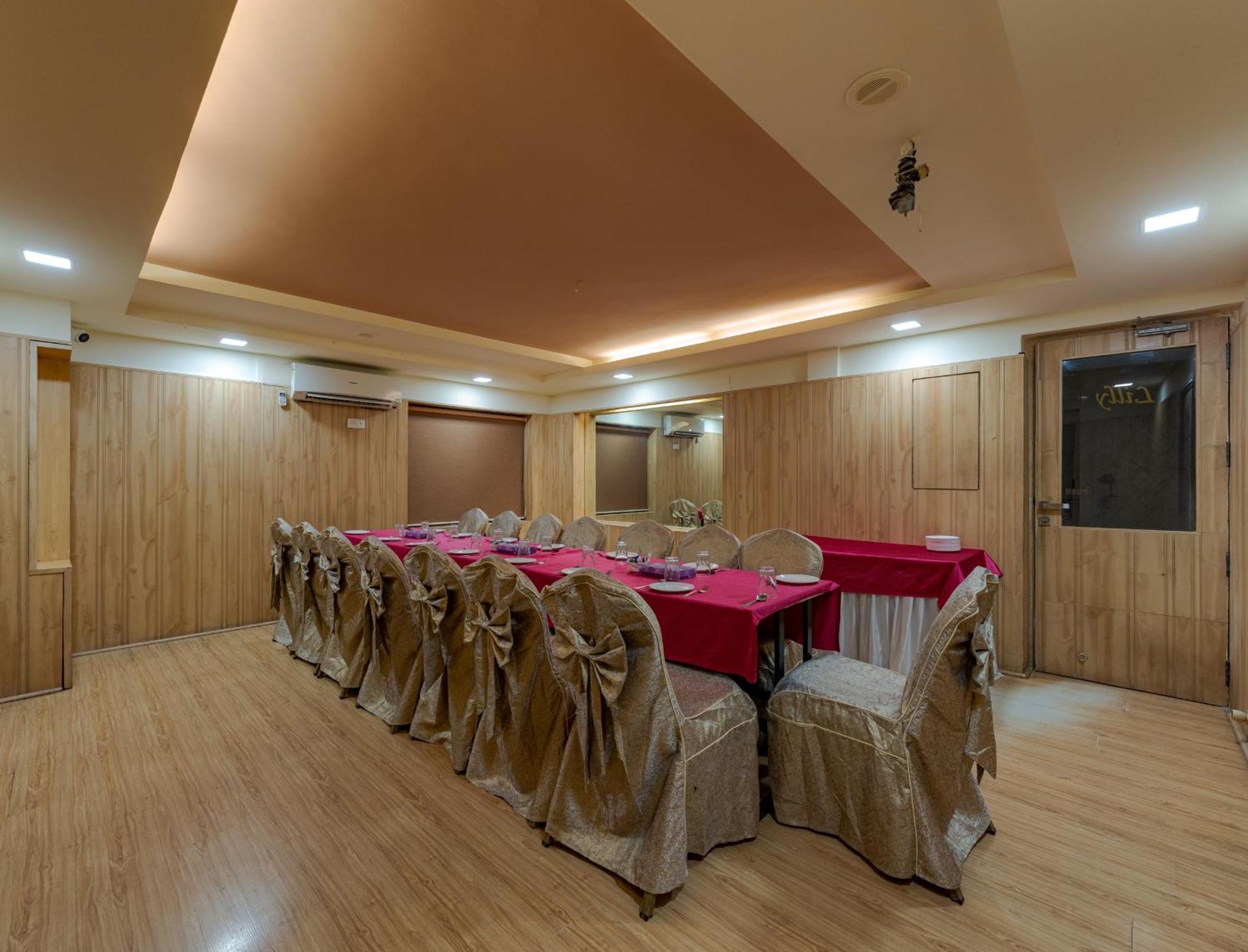 Hotel Surya Executive Solapur Exterior foto