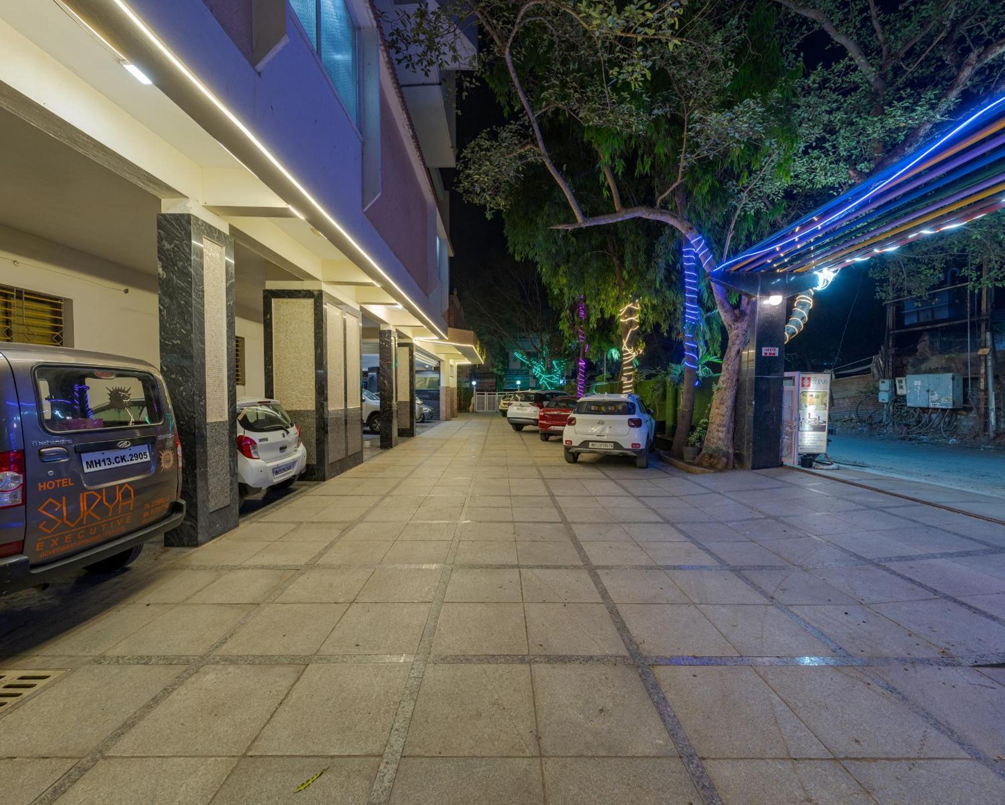 Hotel Surya Executive Solapur Exterior foto