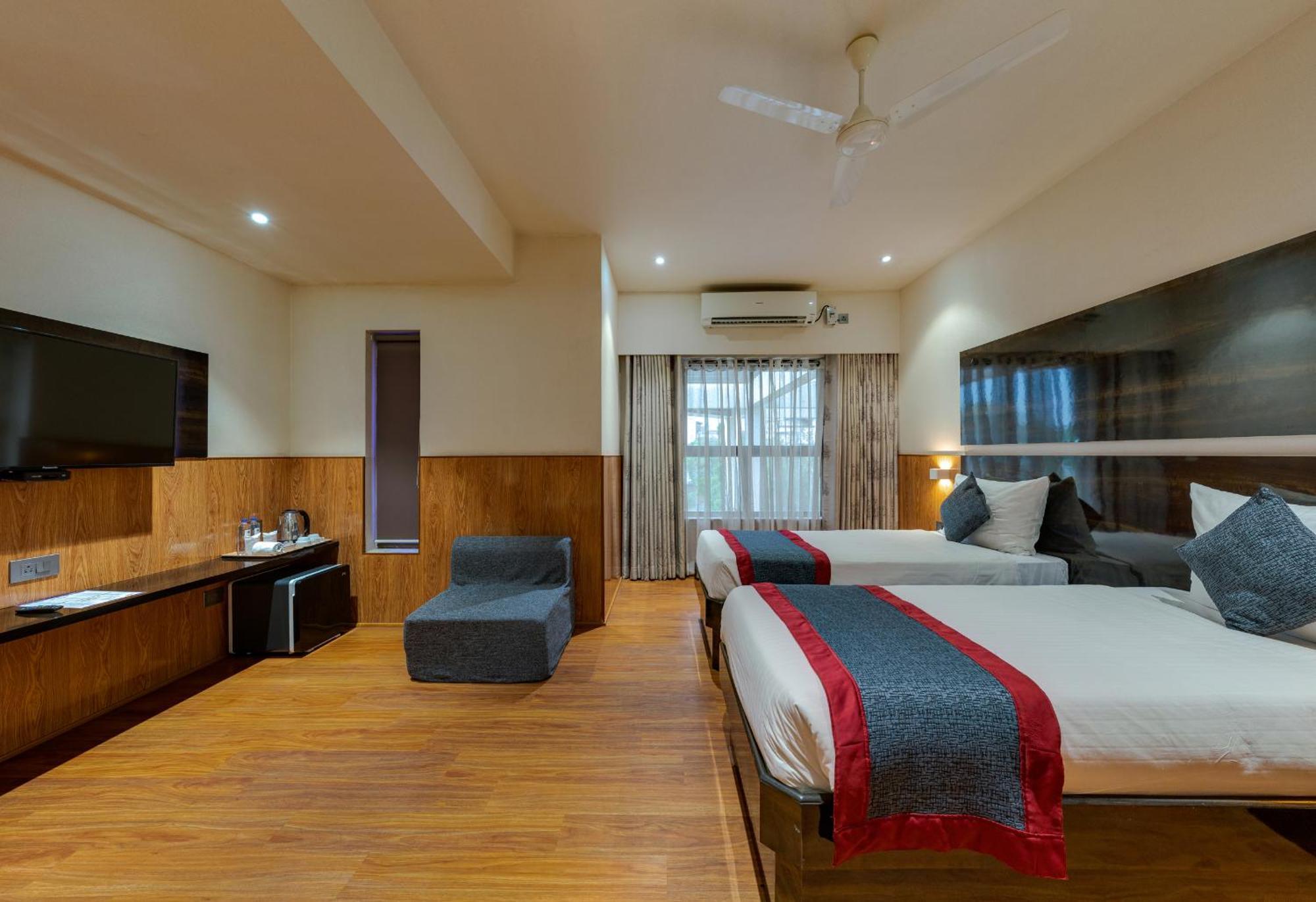 Hotel Surya Executive Solapur Exterior foto