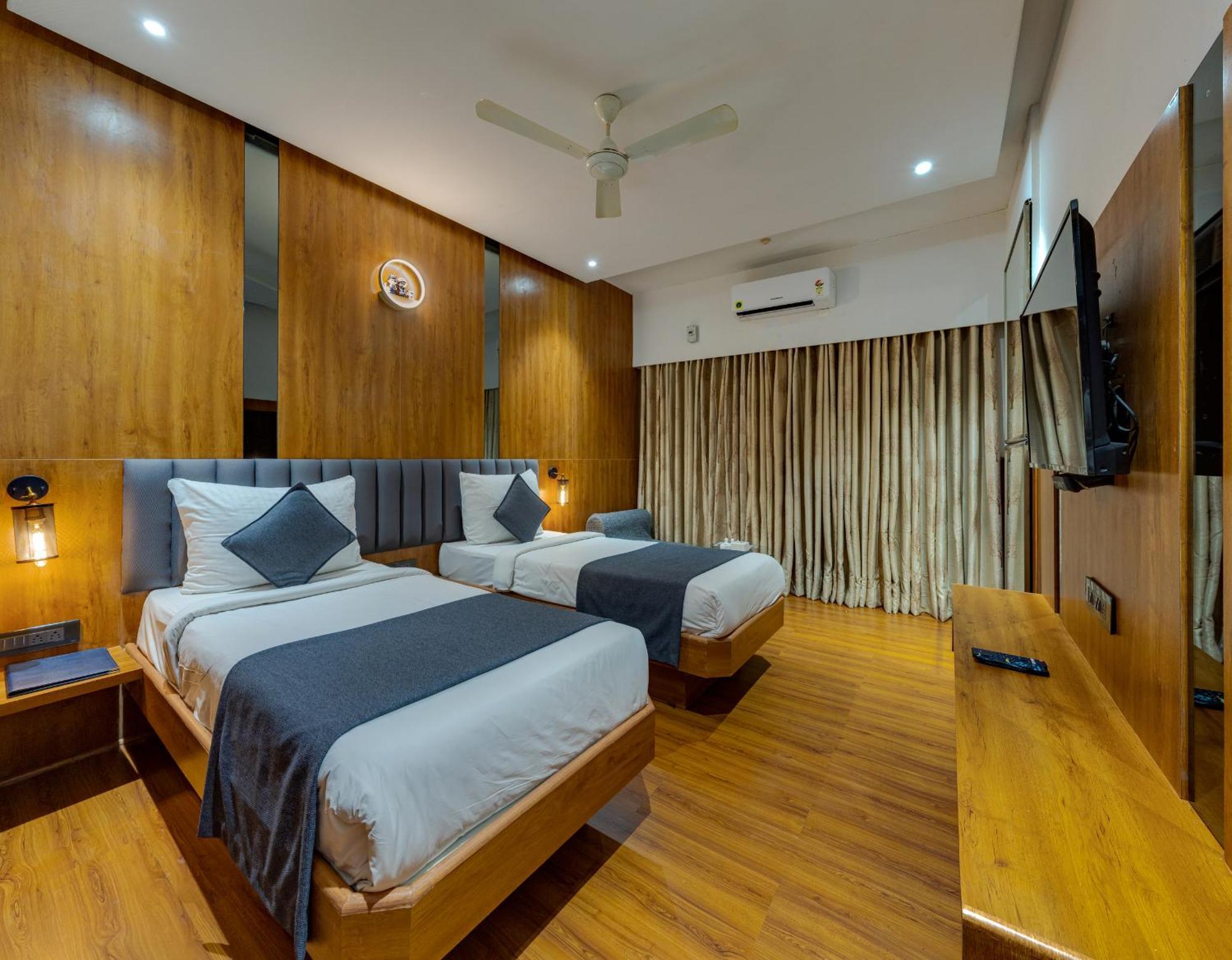 Hotel Surya Executive Solapur Exterior foto