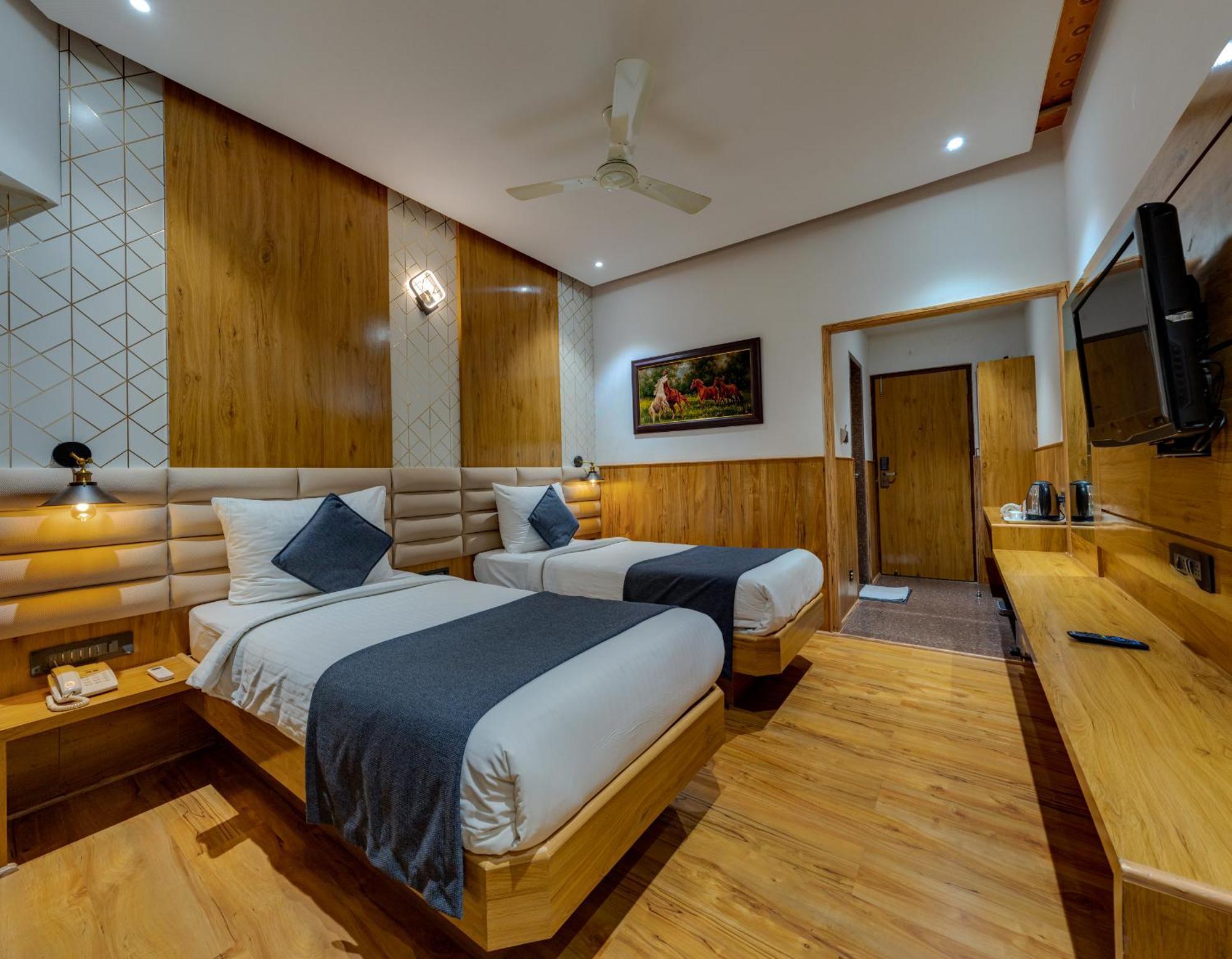 Hotel Surya Executive Solapur Exterior foto