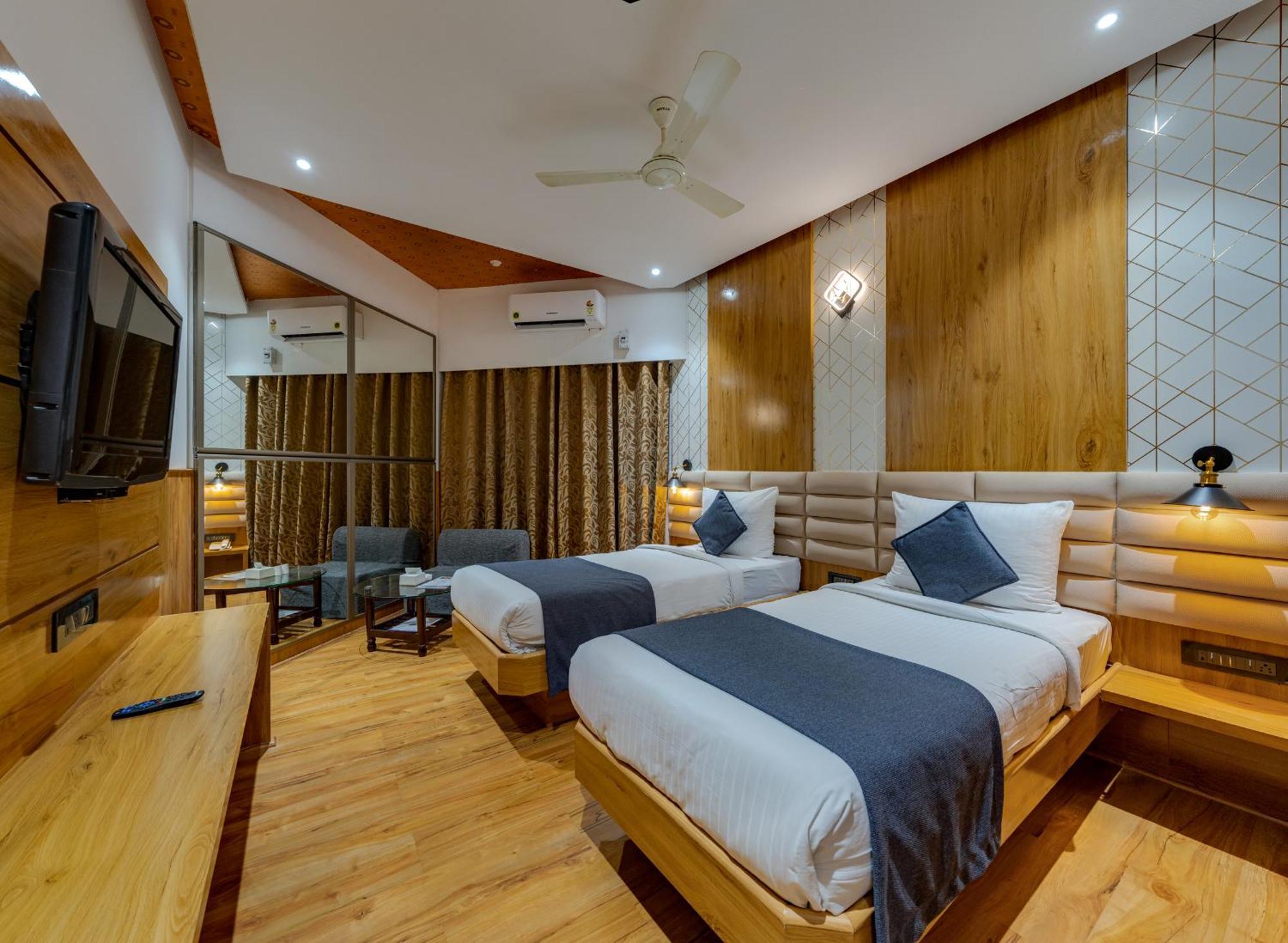 Hotel Surya Executive Solapur Exterior foto